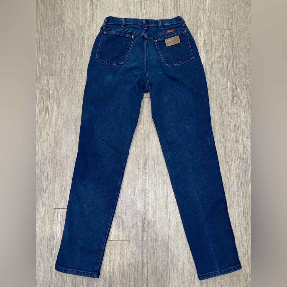 Vintage Wrangler’s High rise mom jeans. Size 12 x 34” 14MWLS Dark rinse